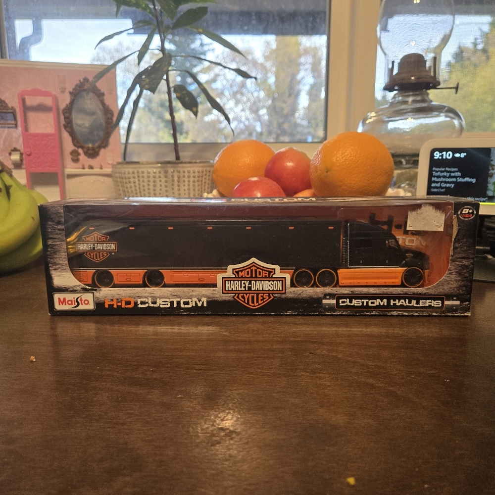 Harley-Davidson Black and Orange Custom Hauler Toy Kids Model